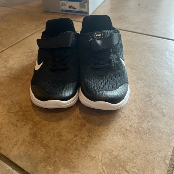 Brand new Nike free runs - Picture 2 of 2